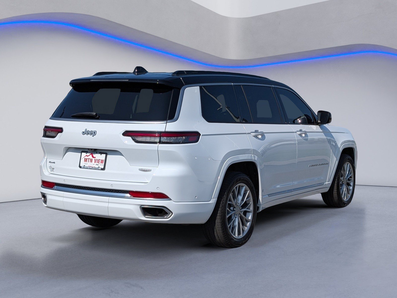Used 2024 Jeep Grand Cherokee L Summit w/ Luxury Tech Group V AWD/4WD image 9