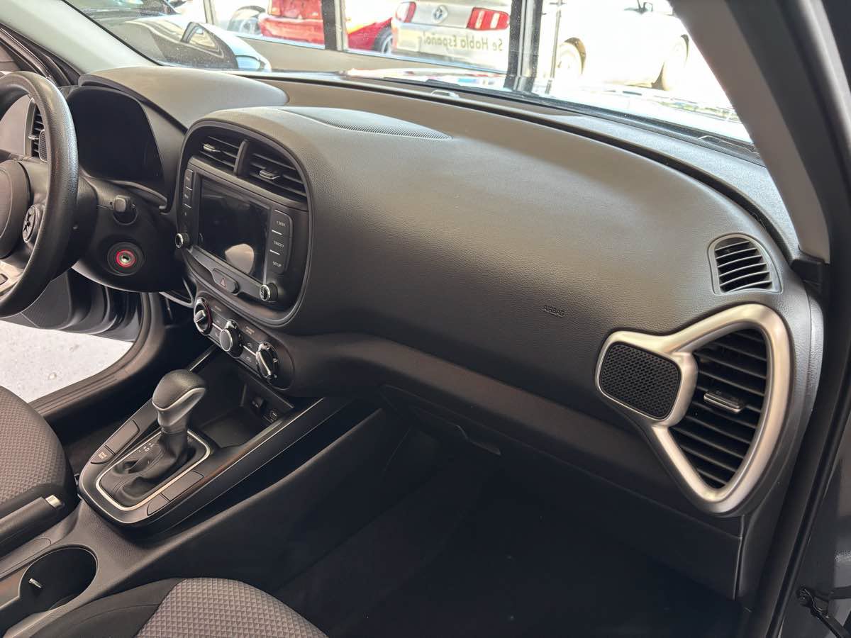 Used 2022 Kia Soul LX FWD image 38
