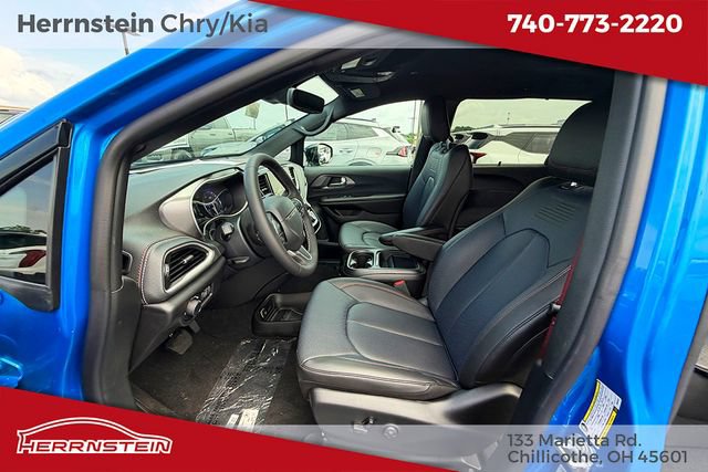 New 2027 Chrysler Pacifica Select FWD image 18