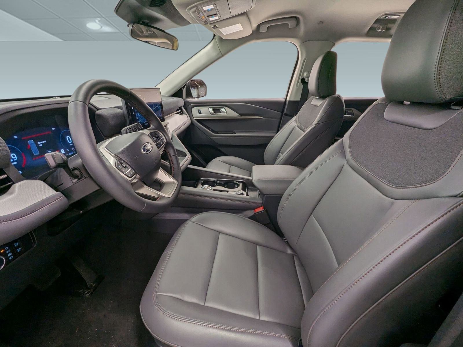 New 2026 Ford Explorer Active w/ Active Comfort Package image 4