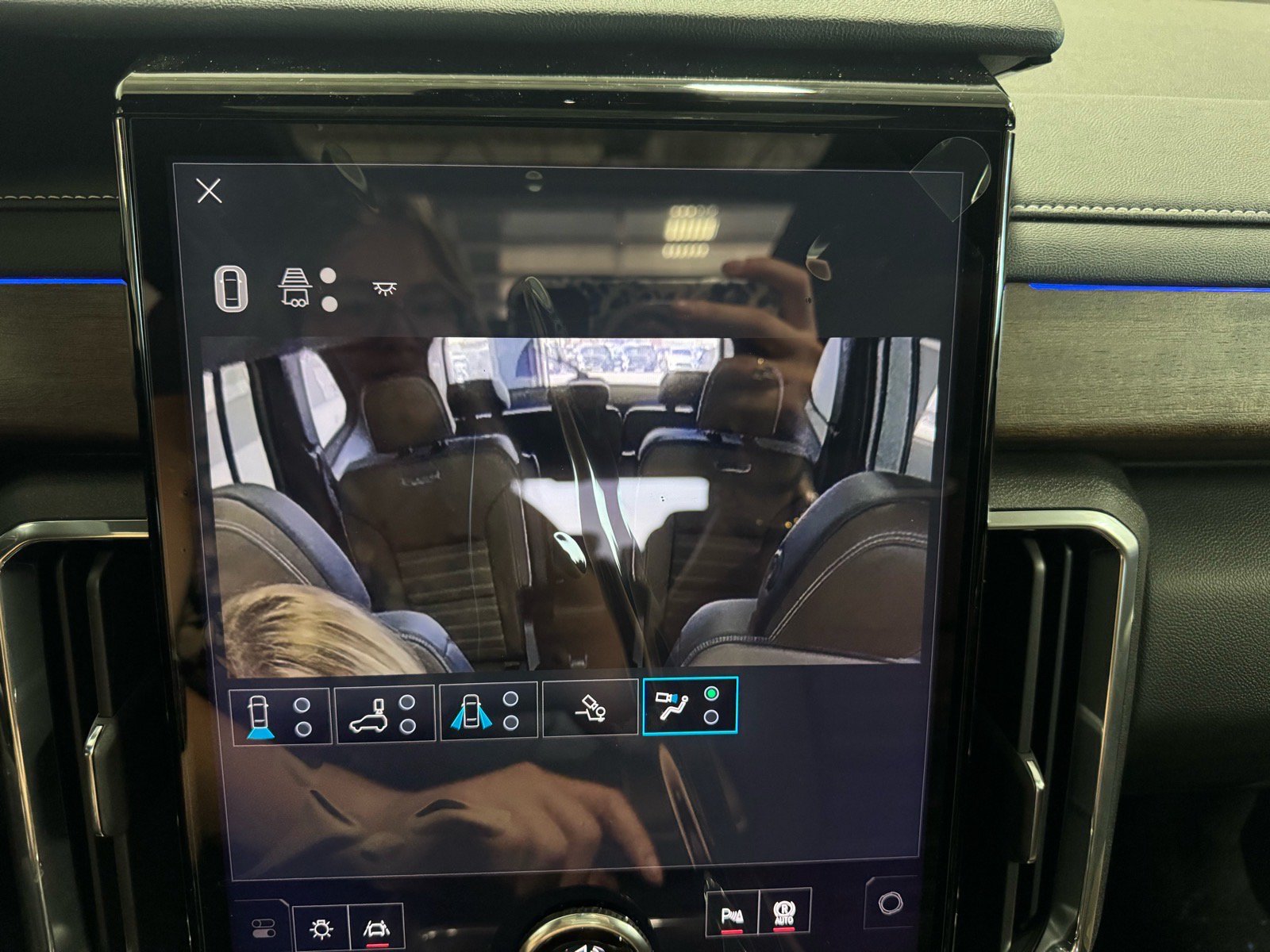 New 2027 GMC Acadia Denali Ultimate w/ LPO, Floor Liner Package AWD/4WD image 24