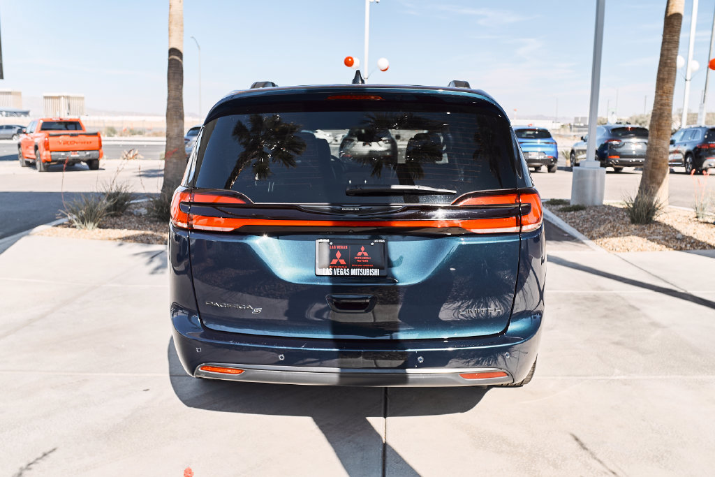 Used 2025 Chrysler Pacifica Limited FWD image 7