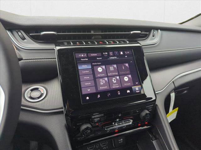 New 2025 Jeep Grand Cherokee Altitude image 13