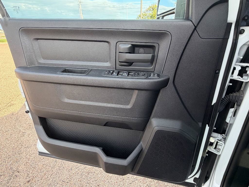 Used 2024 RAM 2500 Tradesman w/ Chrome Appearance Group image 9