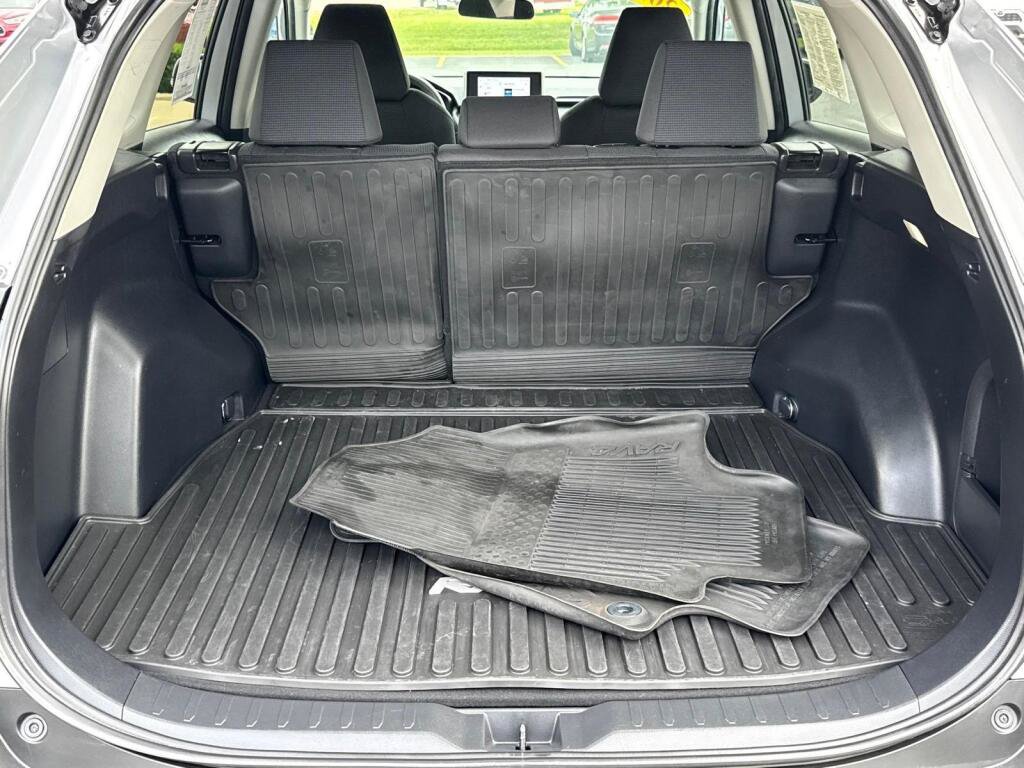 Certified 2024 Toyota RAV4 LE AWD/4WD image 4
