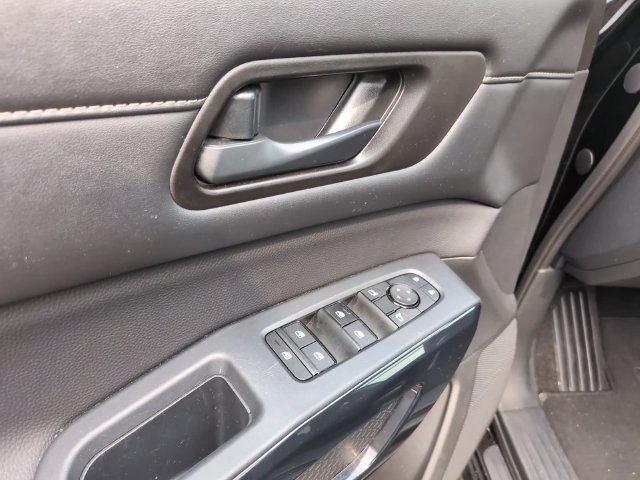 Used 2025 Nissan Pathfinder SV AWD/4WD image 10