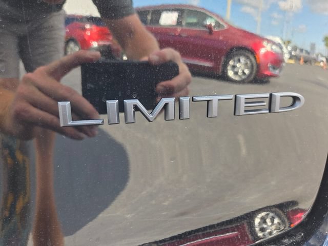New 2027 Chrysler Pacifica Limited FWD image 15
