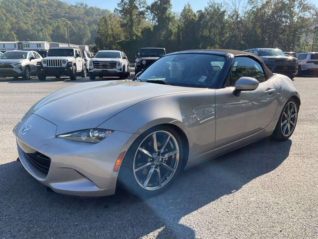 Used 2023 MAZDA MX-5 Miata Grand Touring RWD image 3