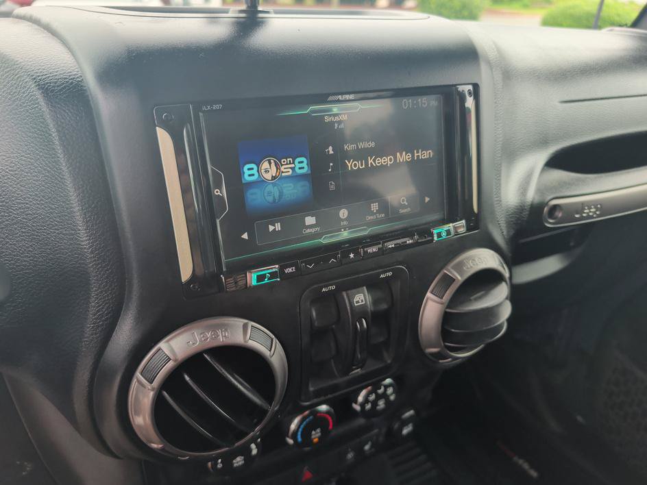 Used 2018 Jeep Wrangler Unlimited Sahara AWD/4WD image 25