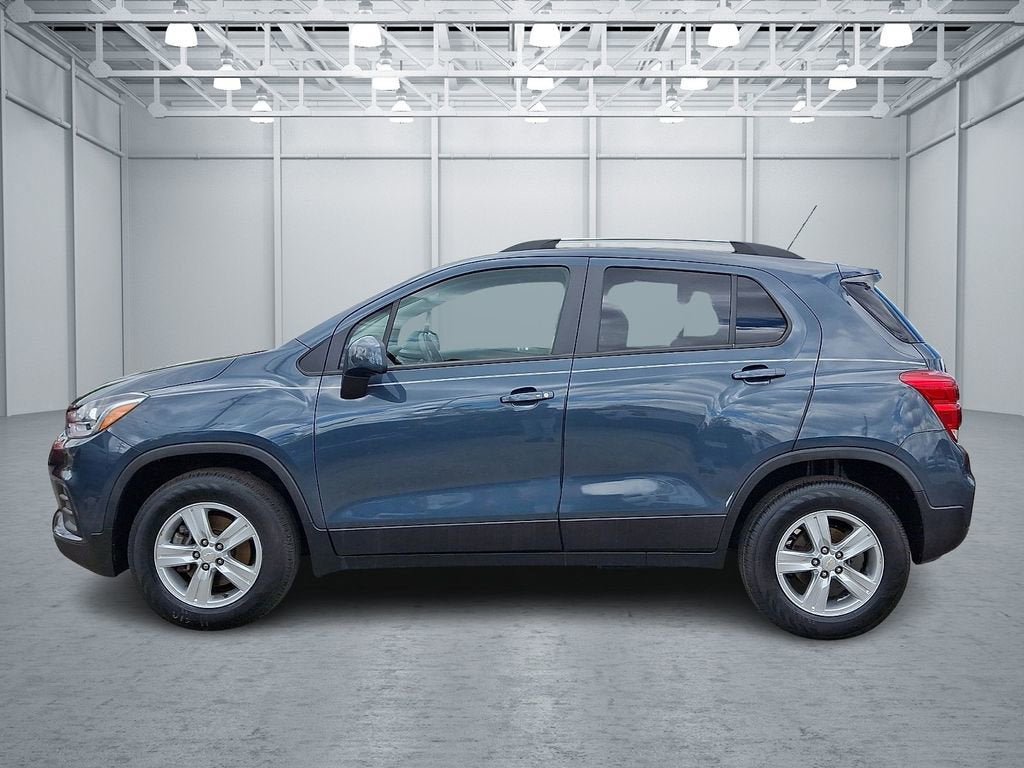 Certified 2022 Chevrolet Trax LT w/ LT Convenience Package AWD/4WD image 9