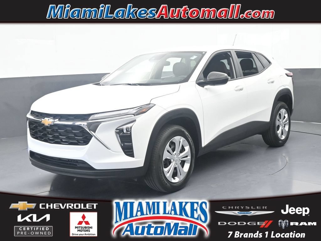 Used 2025 Chevrolet Trax LS FWD image 1