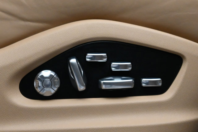 Used 2019 Porsche Cayenne Turbo w/ Premium Plus Package image 16