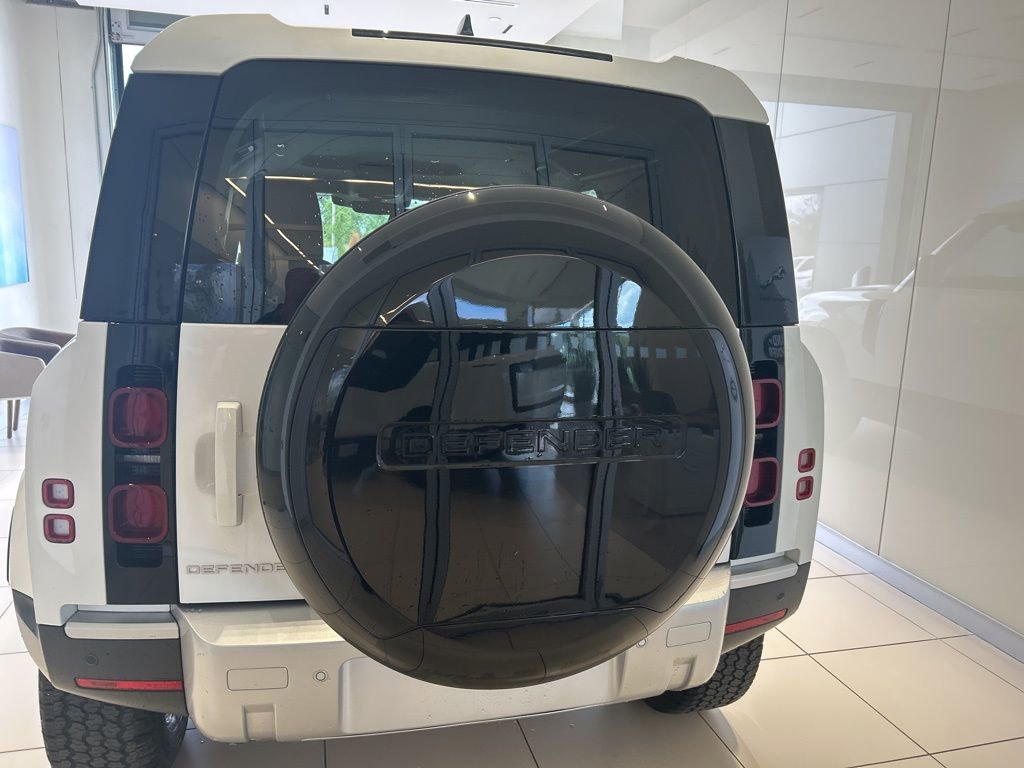 Certified 2022 Land Rover Defender 110 image 14
