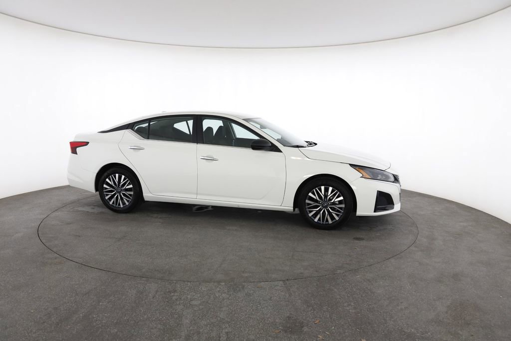 Used 2025 Nissan Altima 2.5 SV image 15