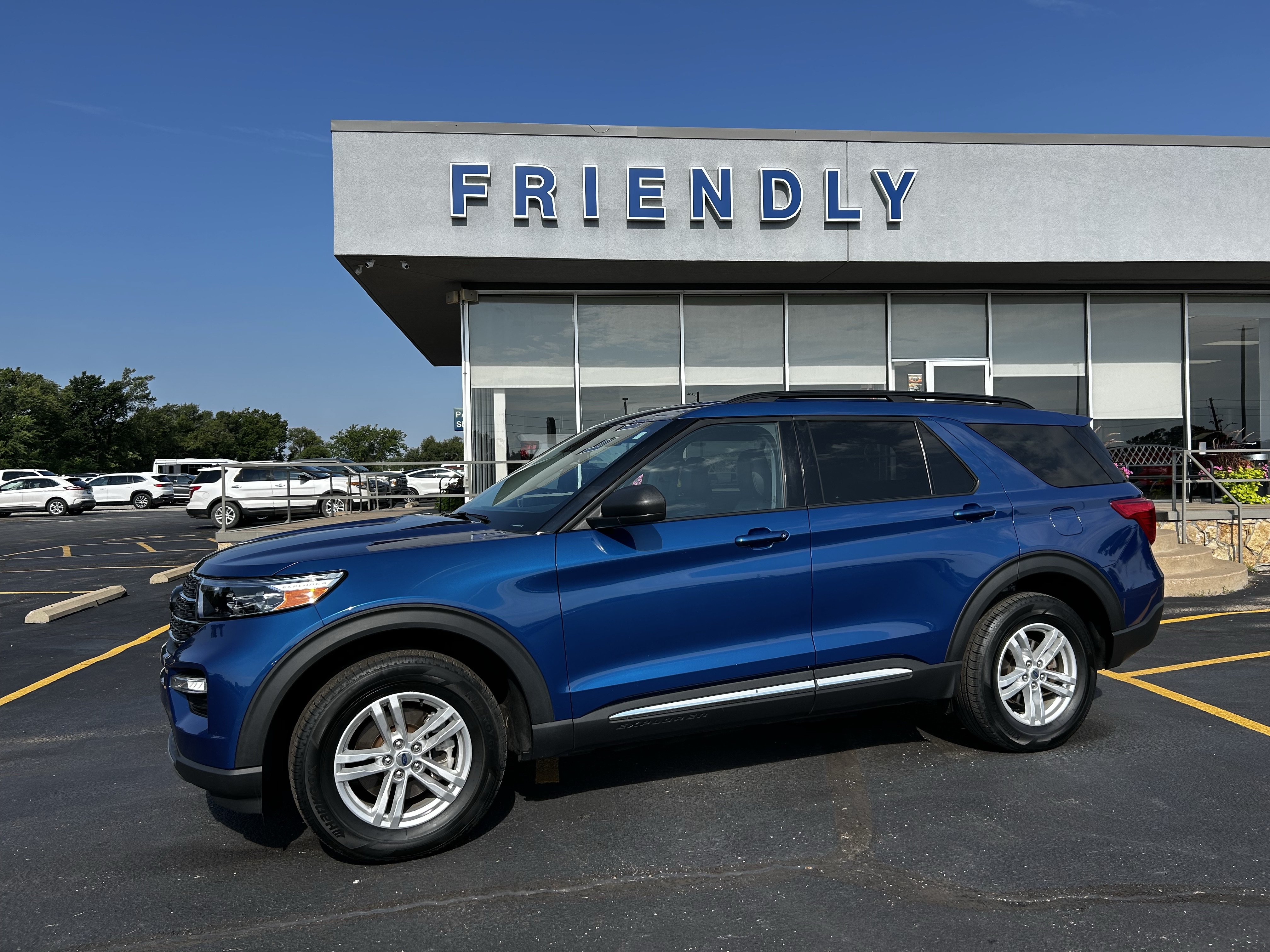 Used 2023 Ford Explorer XLT w/ Equipment Group 202A AWD/4WD image 2