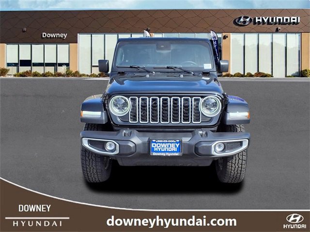 Used 2025 Jeep Wrangler Sahara image 2