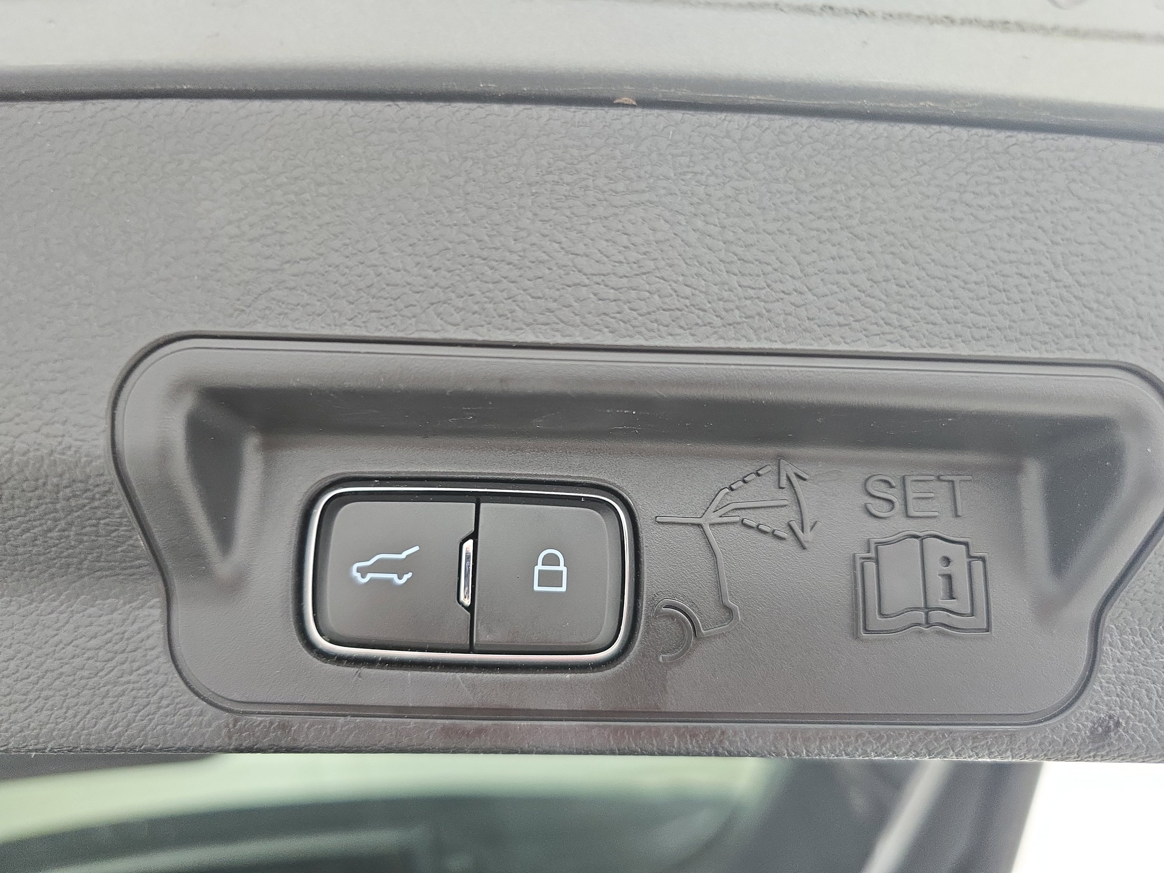 Used 2020 Ford Explorer XLT w/ Equipment Group 202A image 14