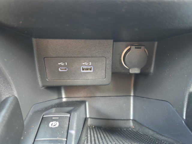 Used 2021 Nissan Kicks SR w/ SR Premium Package image 26