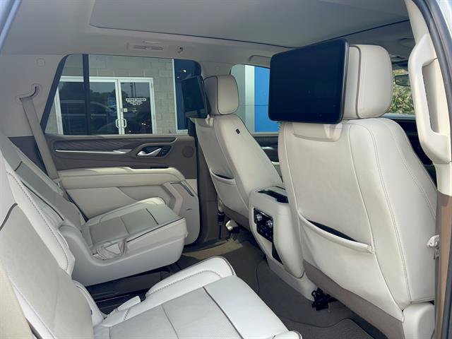 Used 2023 GMC Yukon Denali w/ Advanced Technology Package AWD/4WD image 16