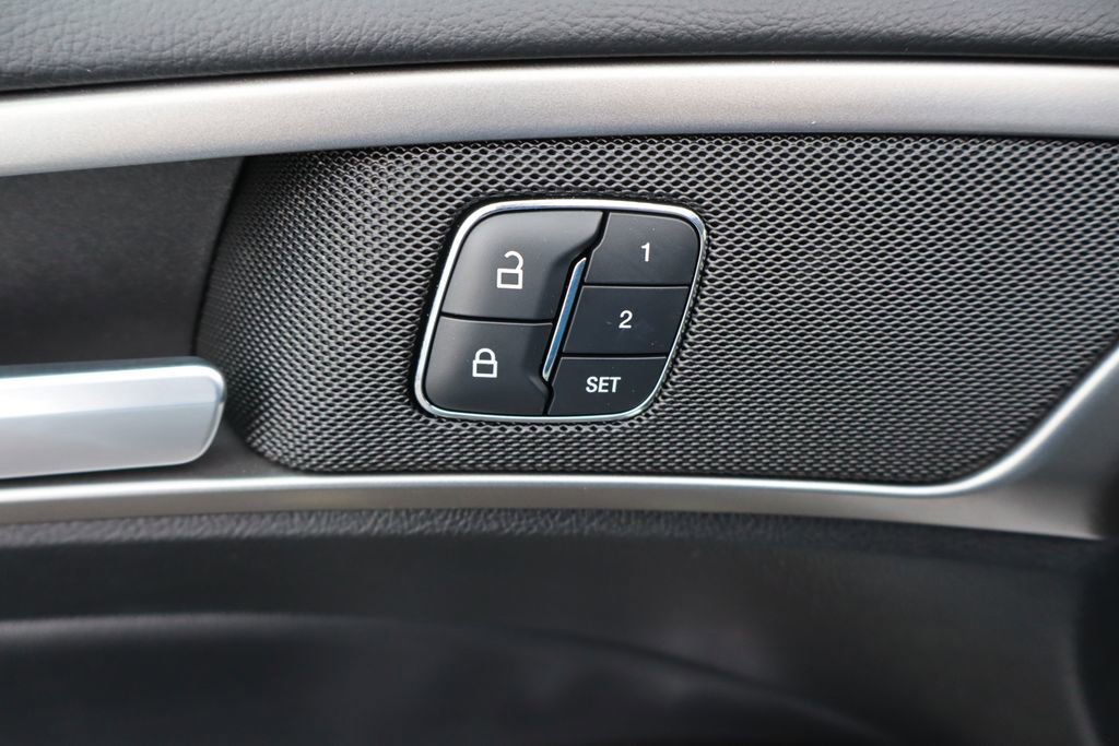 Used 2017 Ford Fusion SE w/ Fusion SE Technology Package image 22