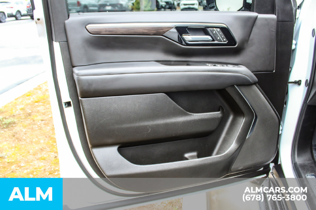 Used 2025 Chevrolet Tahoe LT AWD/4WD image 37