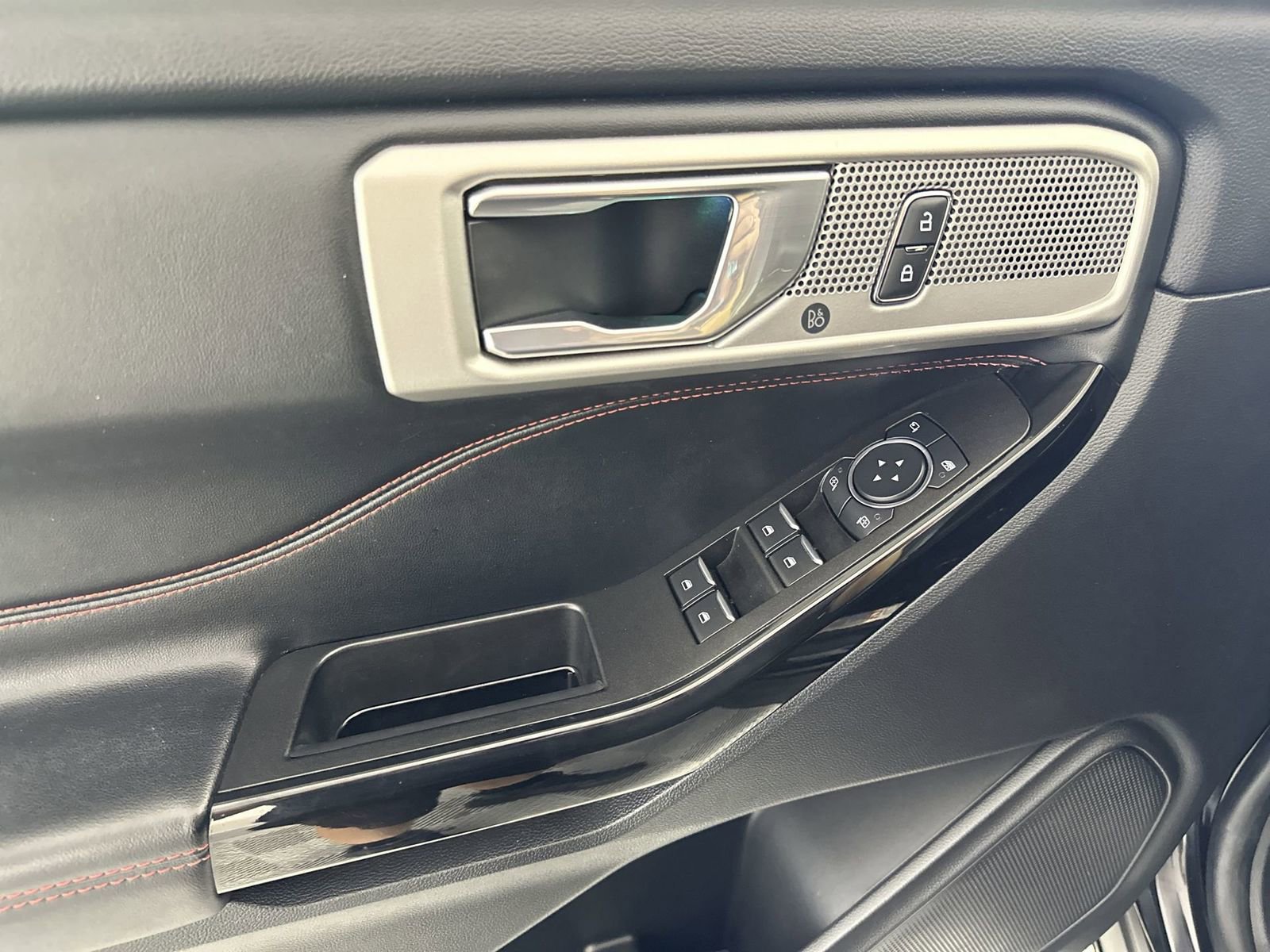 Used 2022 Ford Explorer ST-Line w/ Class IV Trailer Tow Package RWD image 13