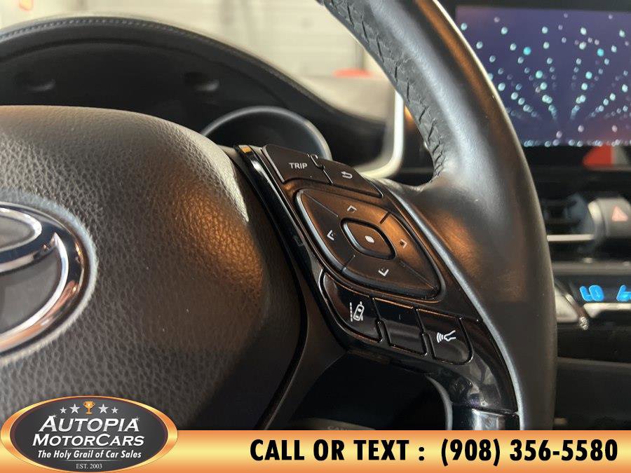 Used 2019 Toyota C-HR XLE FWD image 23