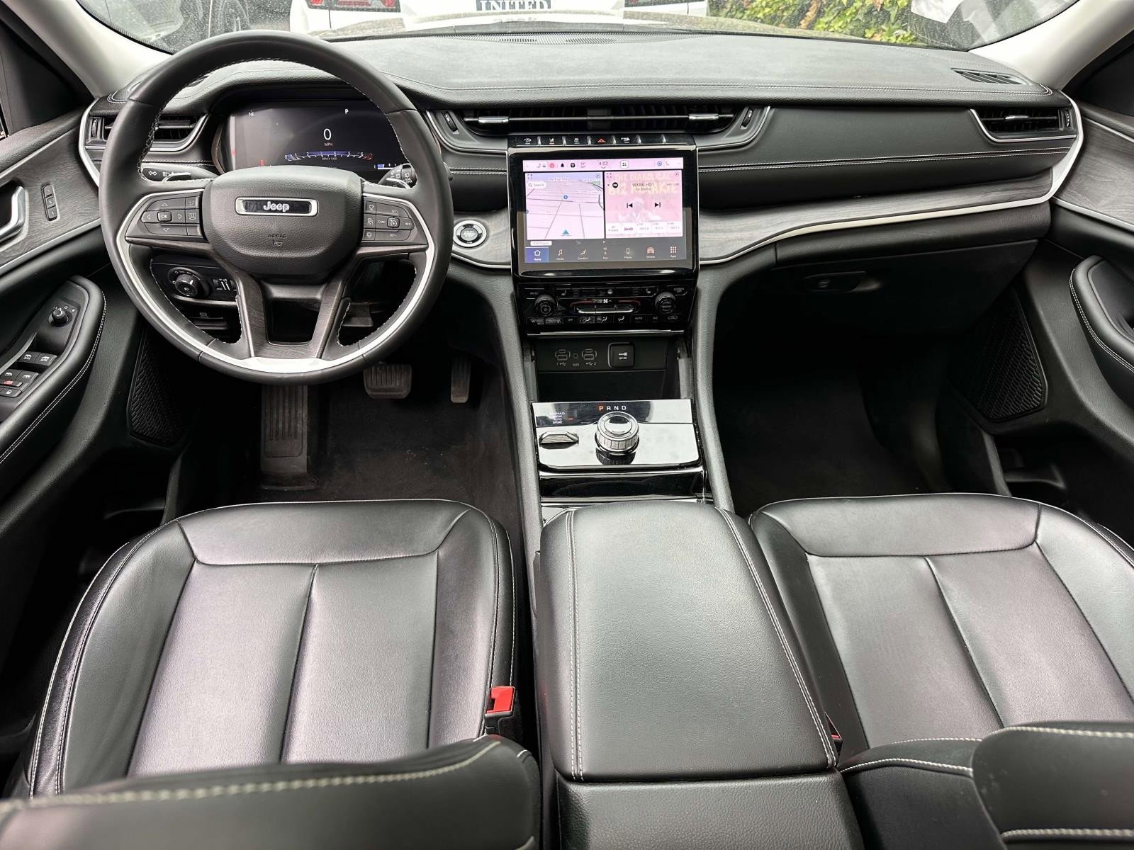Used 2023 Jeep Grand Cherokee L Limited AWD/4WD image 15