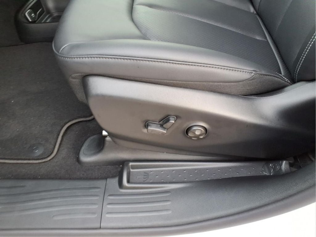New 2027 Chrysler Pacifica LX FWD image 15