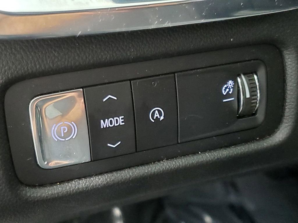 Used 2025 GMC Acadia Elevation image 28