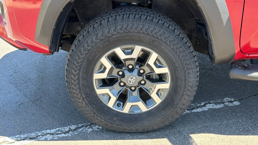 Certified 2018 Toyota Tacoma TRD Off-Road w/ Technology Package AWD/4WD image 9