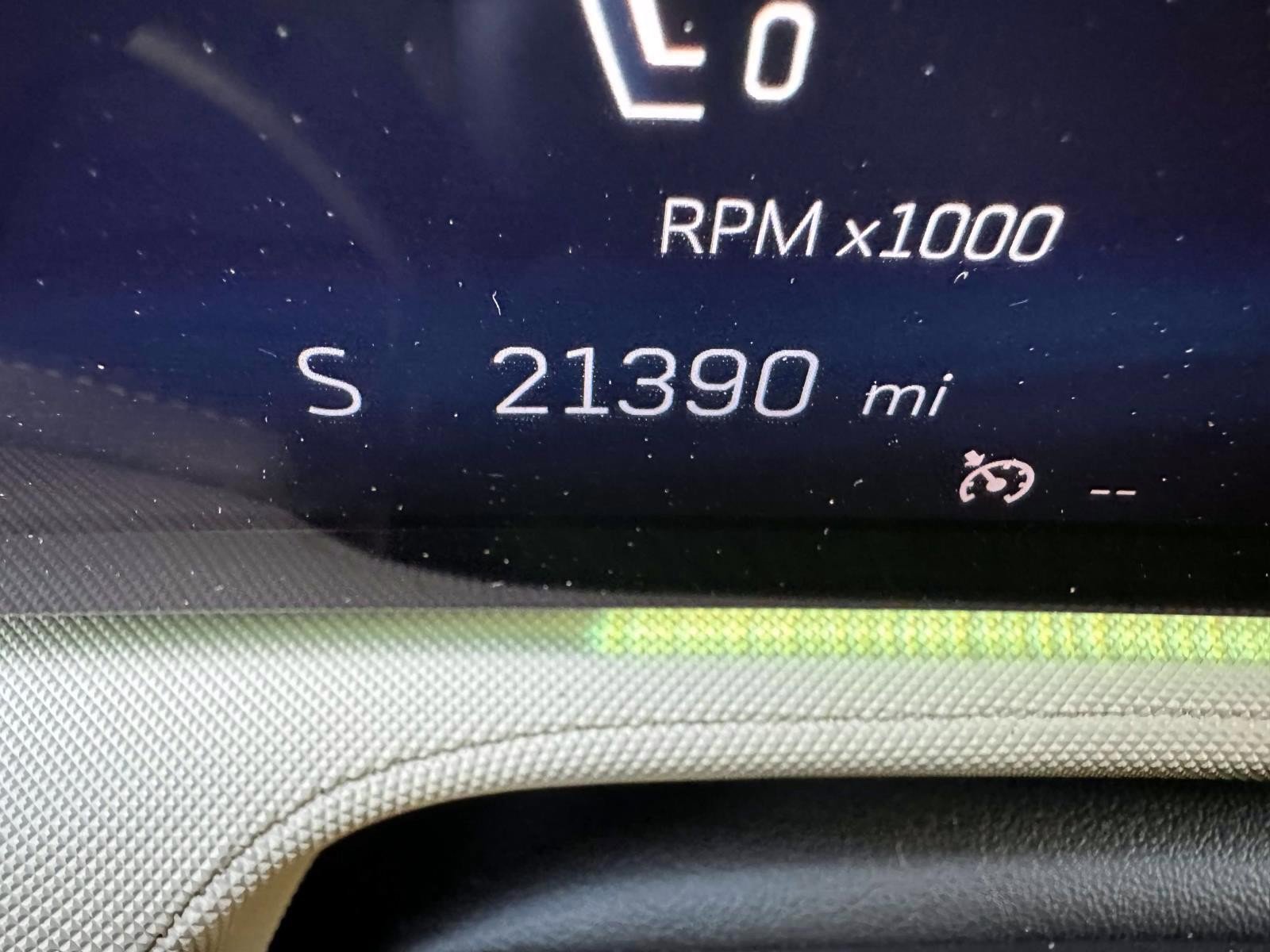 Used 2024 Cadillac XT4 Luxury w/ Cold Weather Package FWD image 30