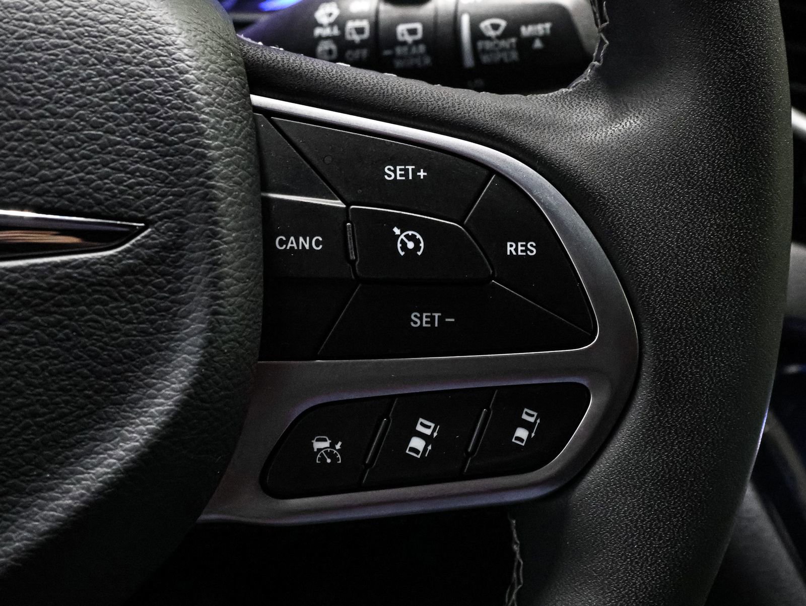 Used 2025 Chrysler Pacifica Select FWD image 35