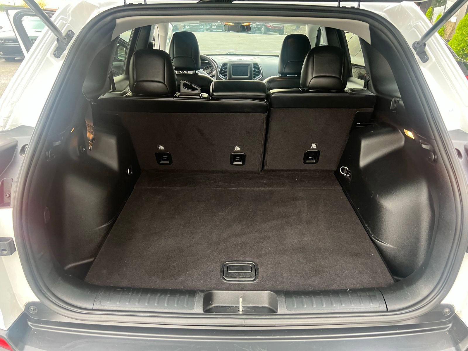 Used 2019 Jeep Cherokee Latitude Plus image 12