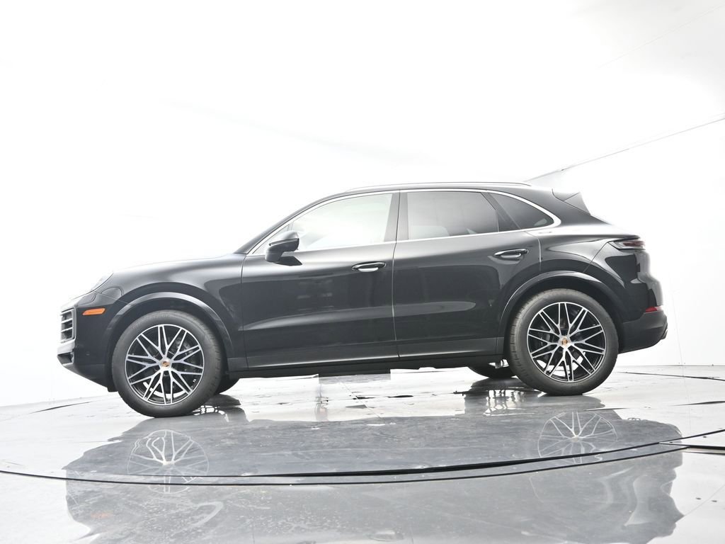 Certified 2025 Porsche Cayenne AWD/4WD image 44
