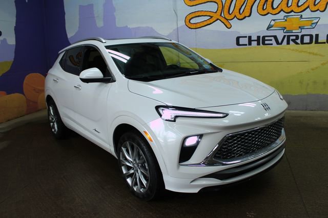 Used 2025 Buick Encore GX Avenir w/ Avenir Technology Package AWD/4WD image 3