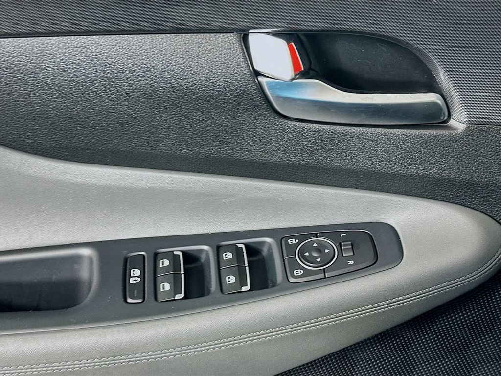 Used 2022 Hyundai Santa Fe SEL FWD image 17
