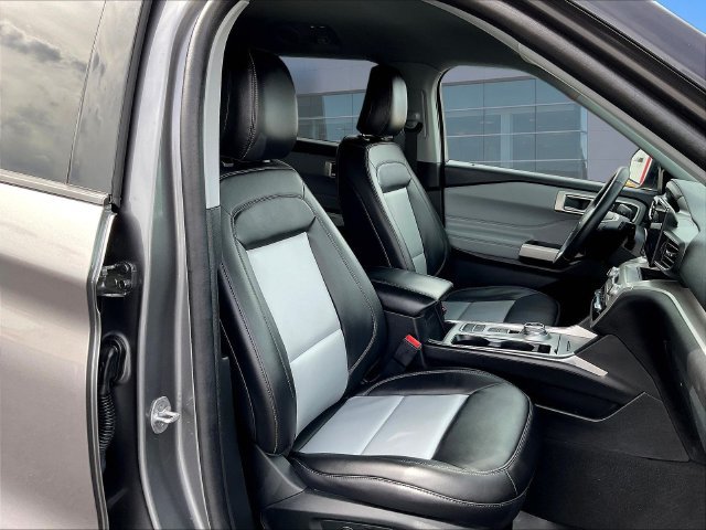 Used 2023 Ford Explorer XLT w/ Equipment Group 202A RWD image 30