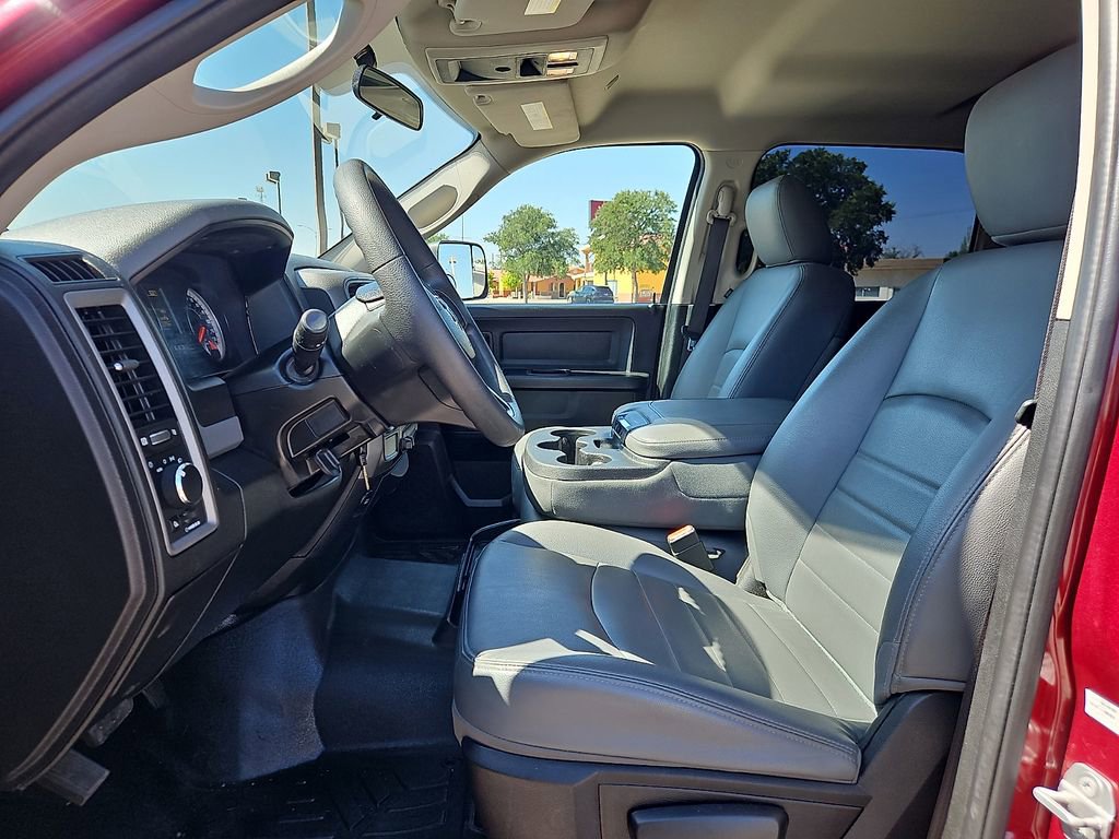 Used 2019 RAM 1500 Tradesman w/ Chrome Appearance Group RWD image 15