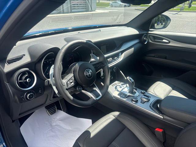 Used 2025 Alfa Romeo Stelvio Sprint AWD/4WD image 40