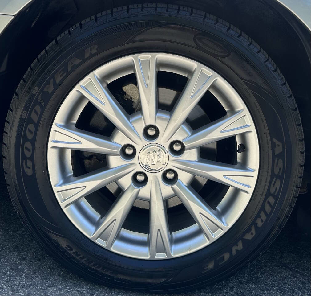 Used 2011 Buick Lucerne CXL FWD image 8