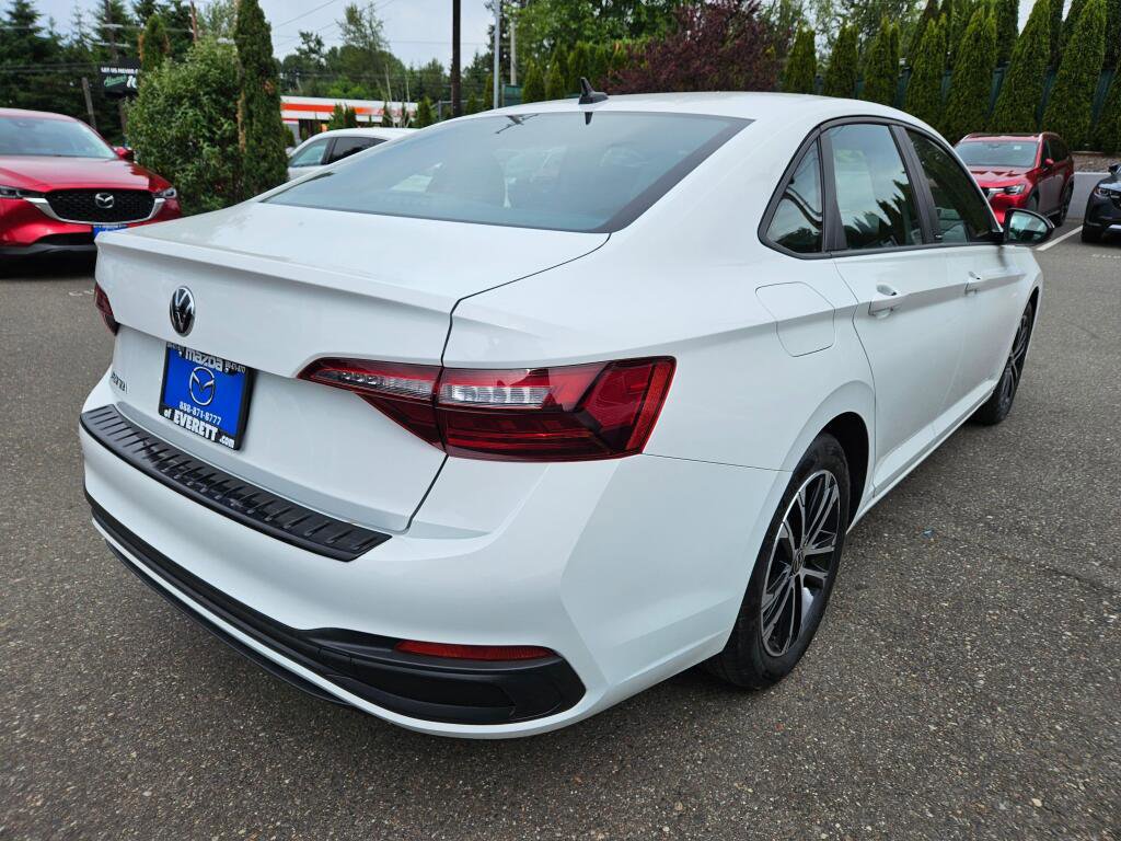 Used 2024 Volkswagen Jetta Sport FWD image 5