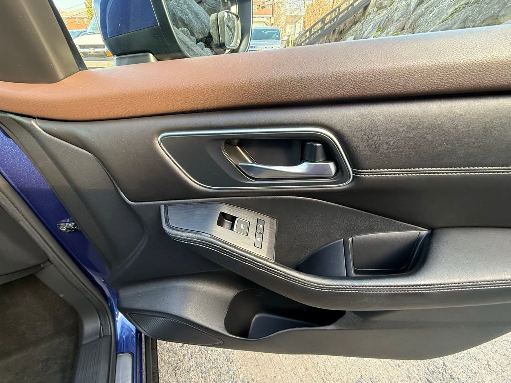 Used 2023 Nissan Rogue Platinum w/ Platinum Premium Package AWD/4WD image 18