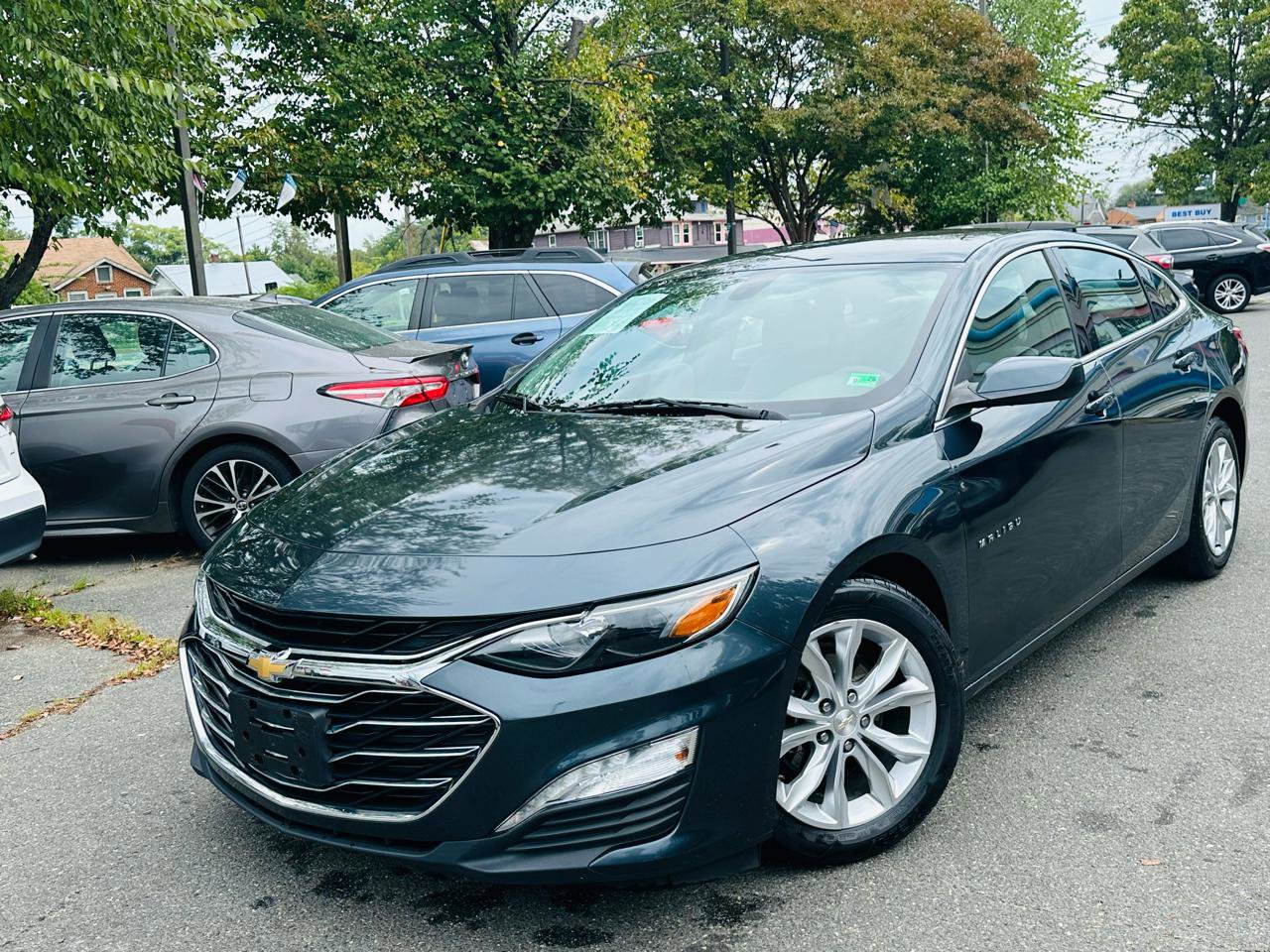 Used 2019 Chevrolet Malibu LT FWD image 2