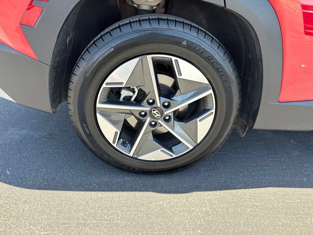 Used 2025 Hyundai Tucson SEL FWD image 4