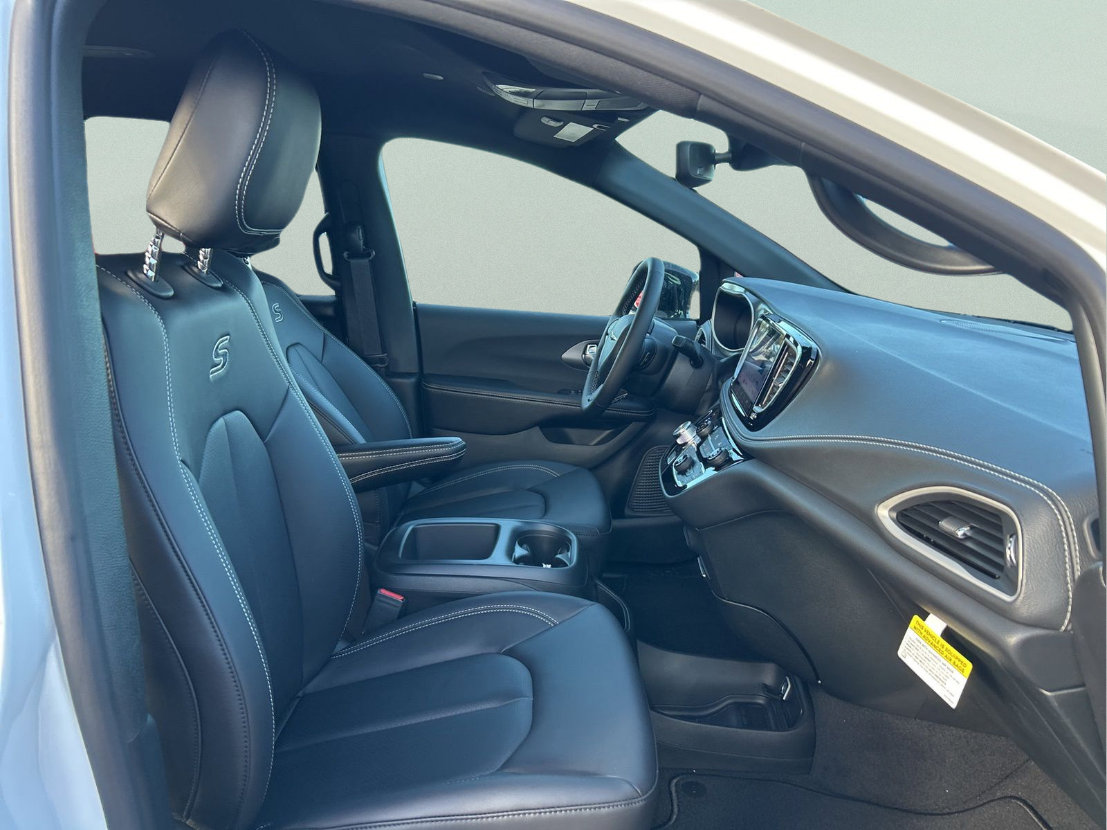 New 2026 Chrysler Pacifica Select w/ S Appearance Package FWD image 29
