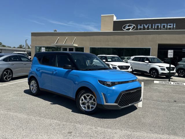 Used 2025 Kia Soul S FWD image 1