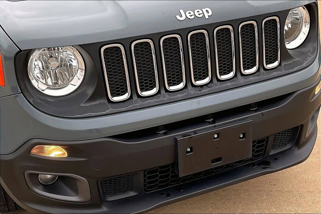 Used 2017 Jeep Renegade Latitude w/ Cold Weather Group AWD/4WD image 30