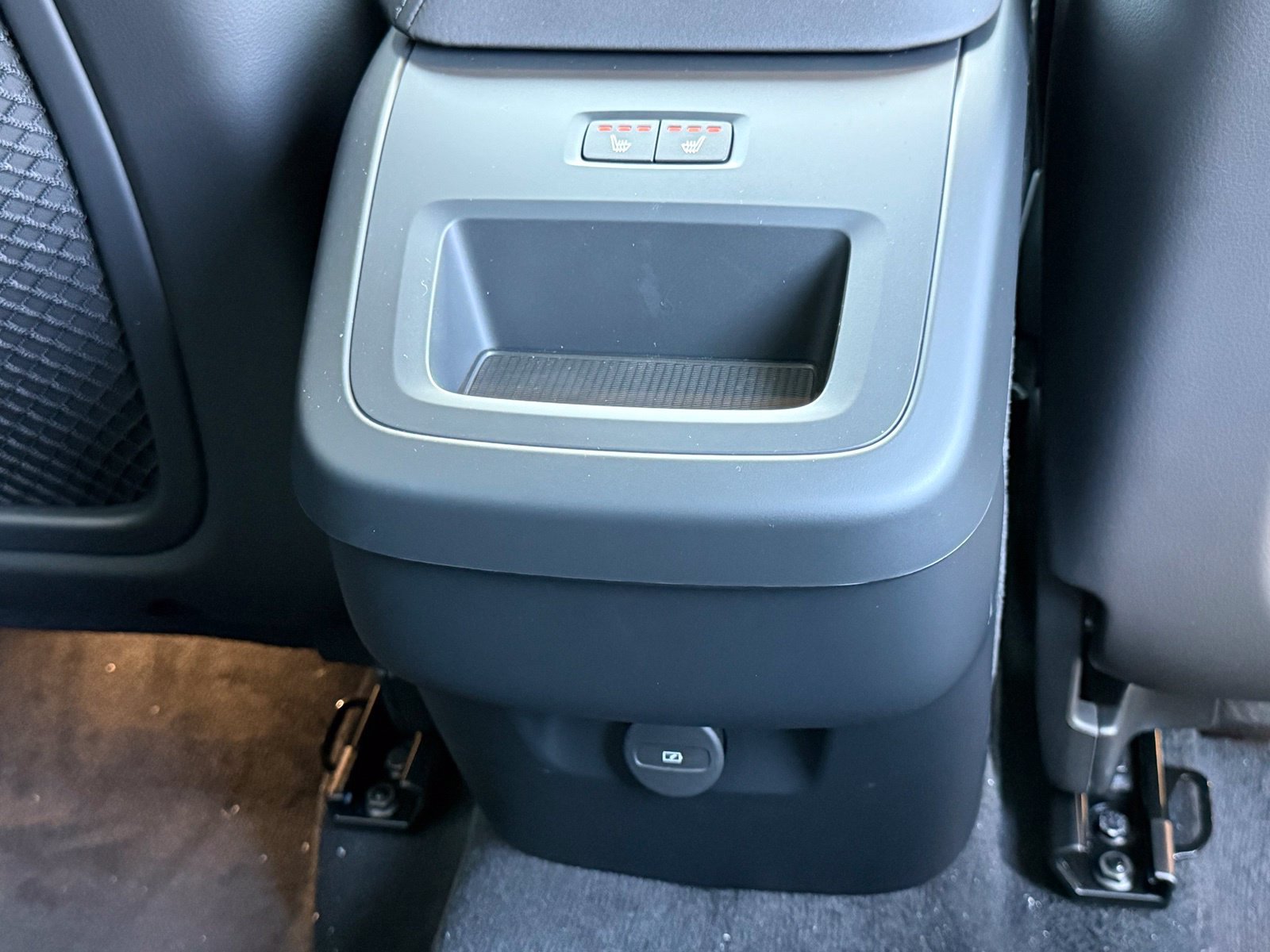 New 2027 Volvo XC60 B5 Plus AWD/4WD image 17