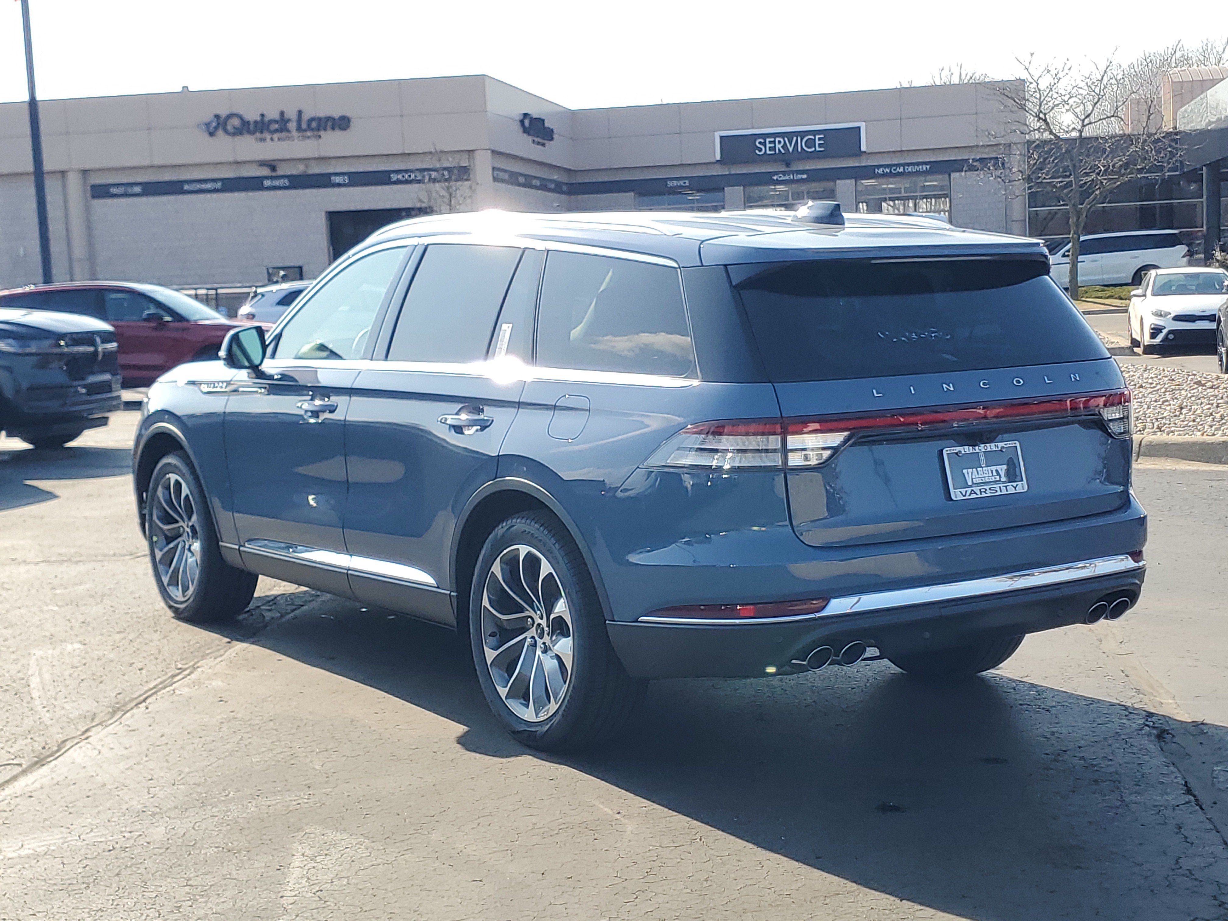 New 2026 Lincoln Aviator AWD image 3